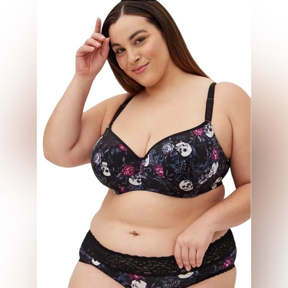 Torrid Lightly Lined Full Coverage Balconette Bra Size 44DDD Black Skull Floral